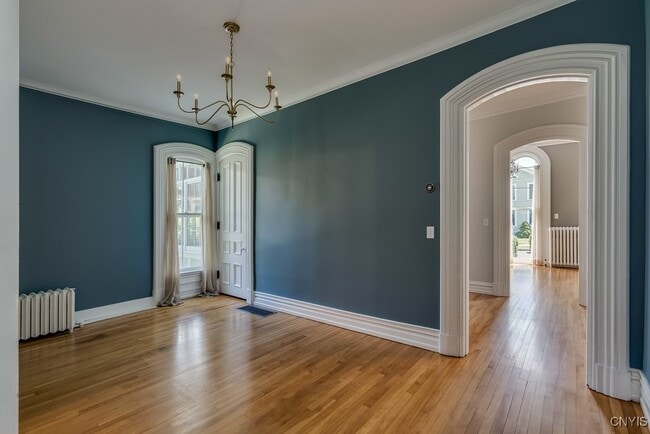 Building Photo - 160 Ten Eyck St