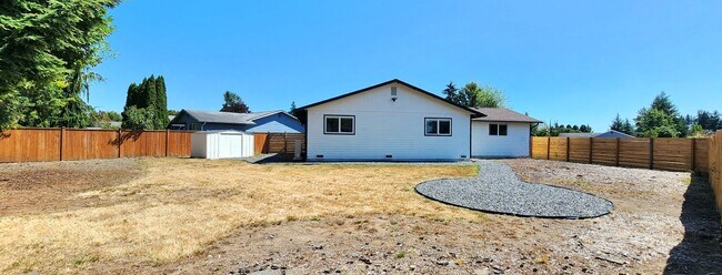 Building Photo - 3 Bedroom Home in North Marysville - $500 ...