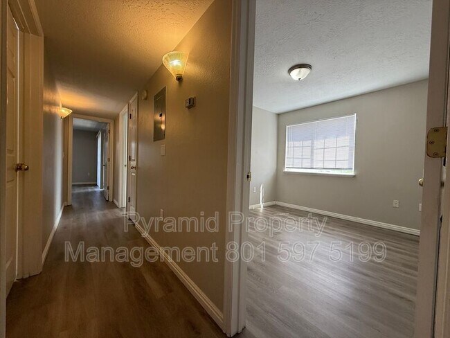 Building Photo - 1281 W 1480 N St