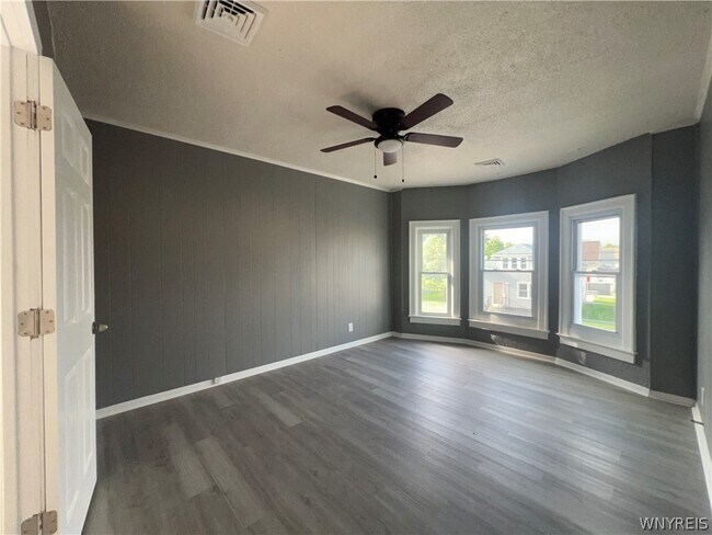 Building Photo - 165 Roland Ave