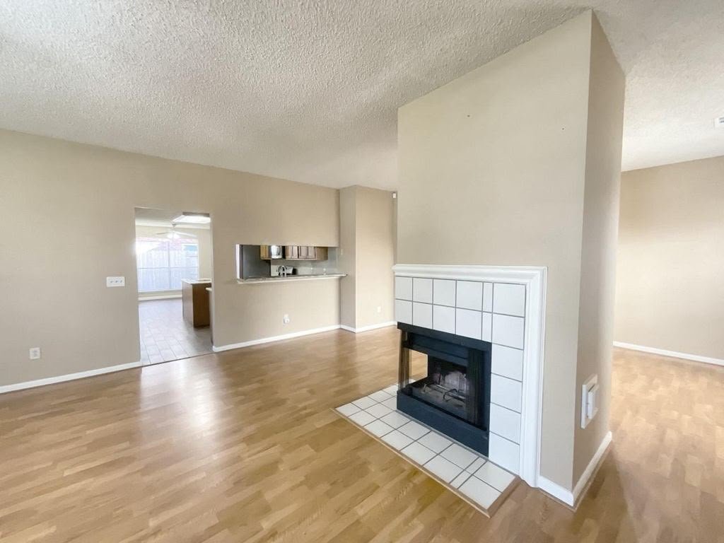 Building Photo - 18083 Holly Forest Dr