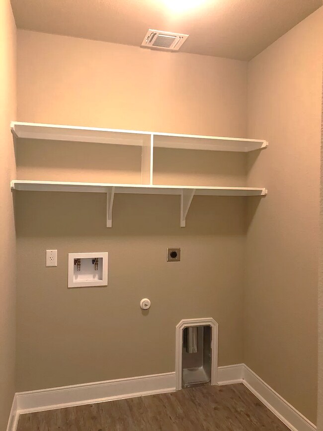 Building Photo - 613 Fair Springs Dr