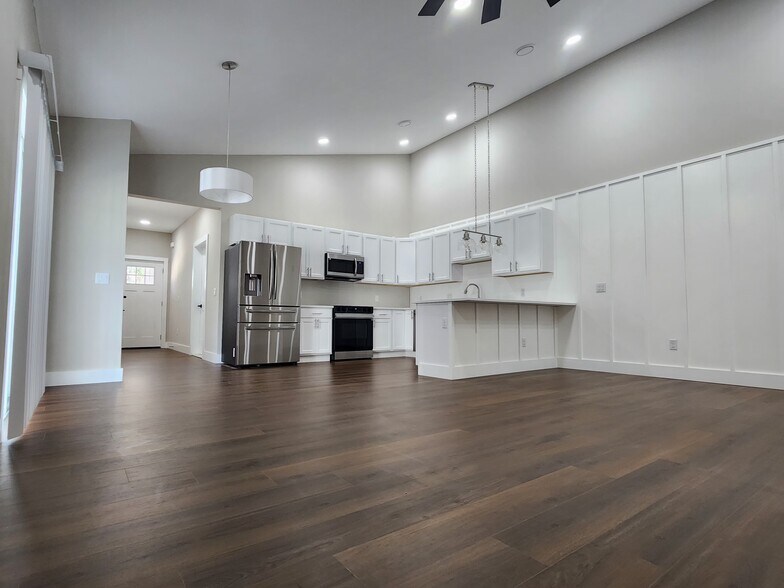 Building Photo - 6396 W Flanders Ln