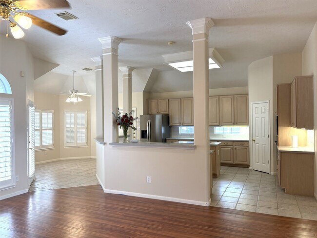 Building Photo - 3427 Lost Oak Dr