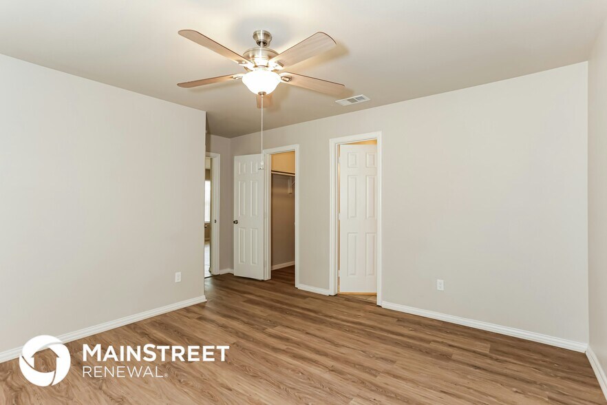 Building Photo - 706 Lloyd St