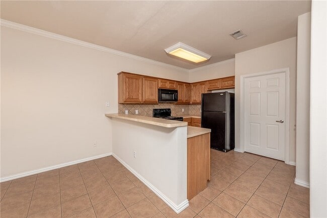 Building Photo - 1001 Krenek Tap Rd