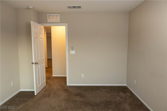 Building Photo - 10561 Sariah Skye Ave
