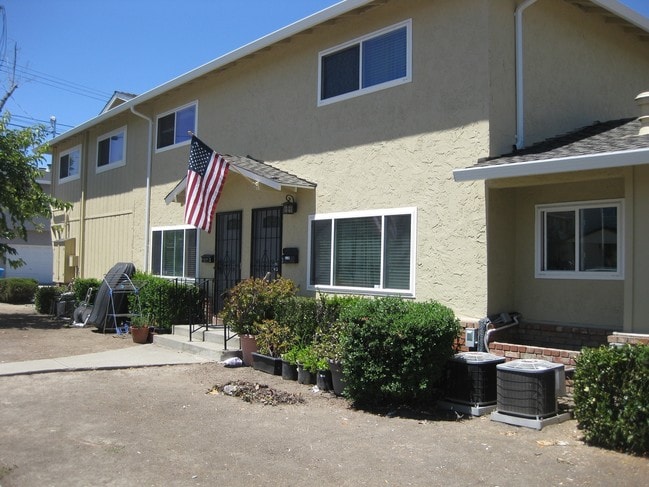 Primary Photo - 100 Kiely Blvd