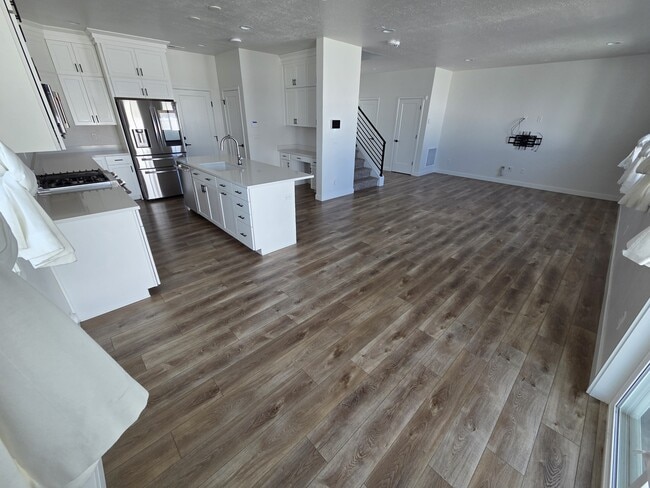 Building Photo - 2046 W Lydia Ln