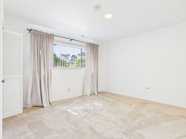 Building Photo - 4 Bedroom family home in Pebble Beach