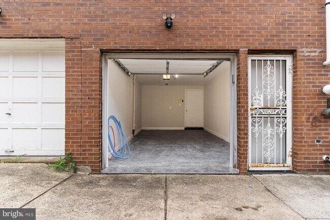 Building Photo - 6229 Osage Ave