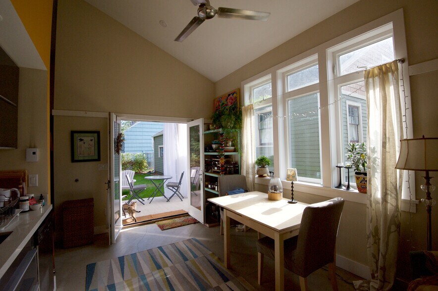 Building Photo - 4239 NE Skidmore St.