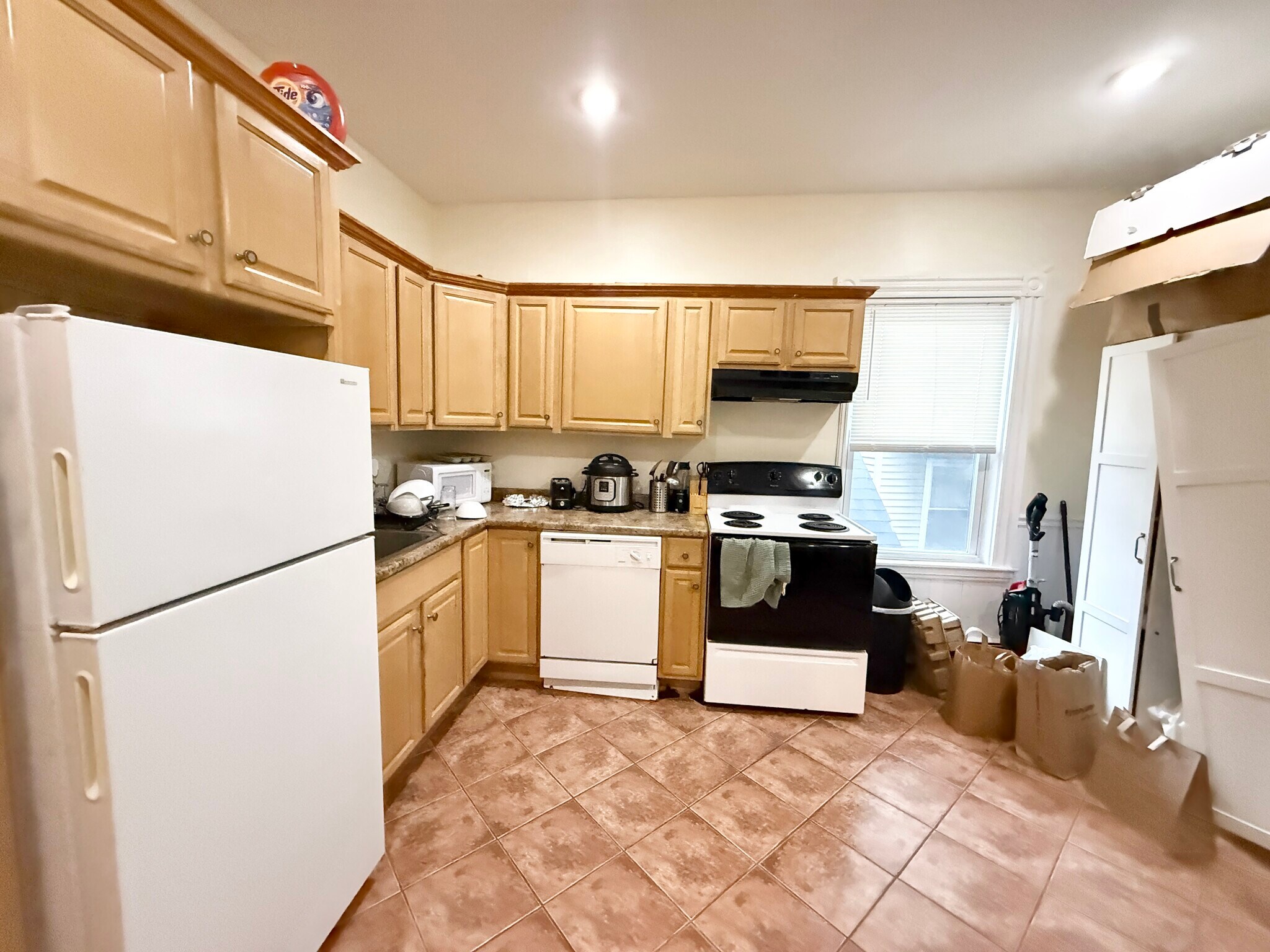 Building Photo - 99 Calumet St