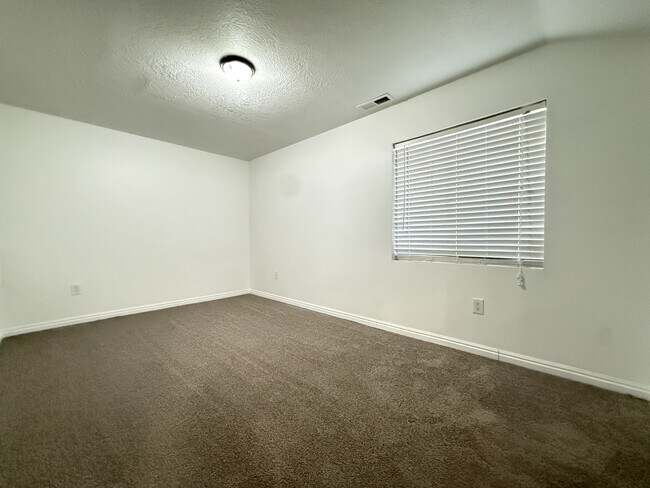 Building Photo - 6248 S High Bluff Dr