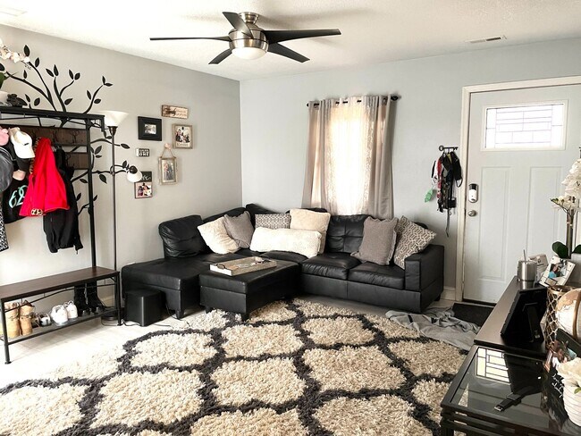 Building Photo - 6817 Cedarwood Ct
