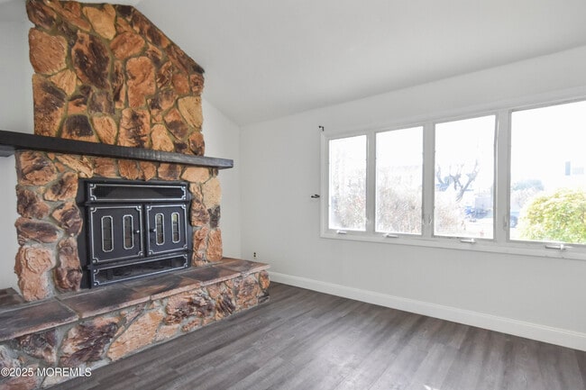 Building Photo - 32 Dakota Ave