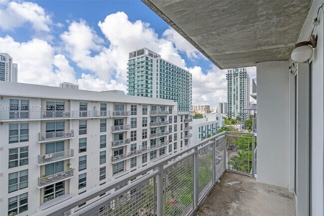 Building Photo - 455 NE 25th St