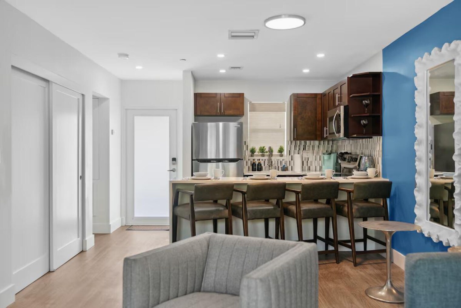 Building Photo - 911 NE 4th St