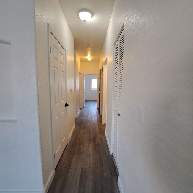 Building Photo - Manzanita Condominium:  Three Bedroom Avai...