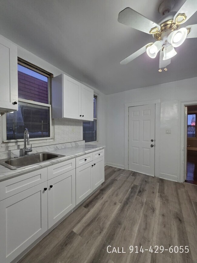 Building Photo - 120 Waverly St