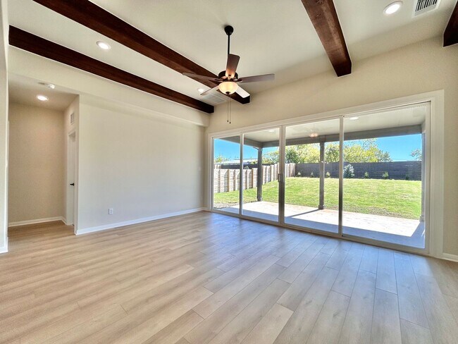 Building Photo - Spacious 4/BR 3/BA Home with Modern Upgrades in Leander