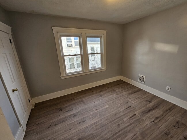 Building Photo - 1852 E 32nd St