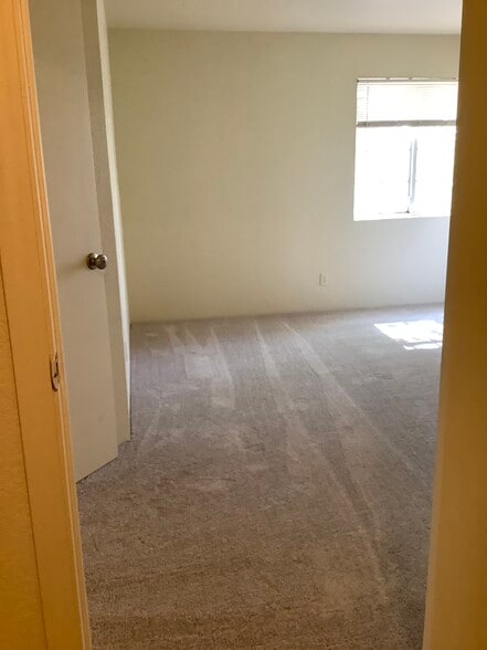 Building Photo - 604 N Bagby Dr