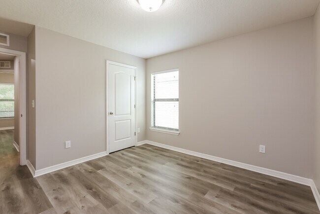 Building Photo - Inviting 3-Bedroom, 2-Bath Home in Ruskin, FL