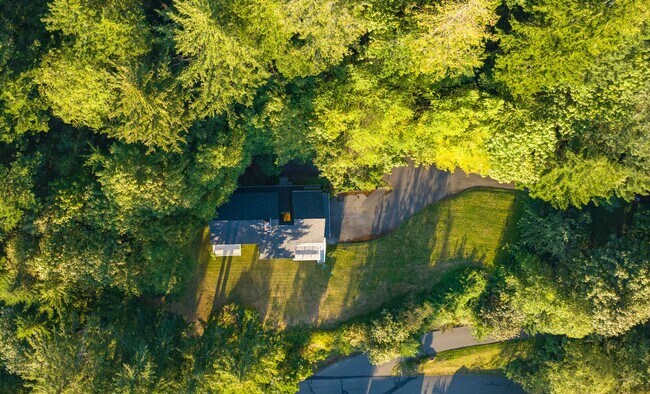 Building Photo - Beautiful home with views and in a gated c...