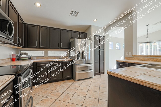 Building Photo - 703 W Canary Way