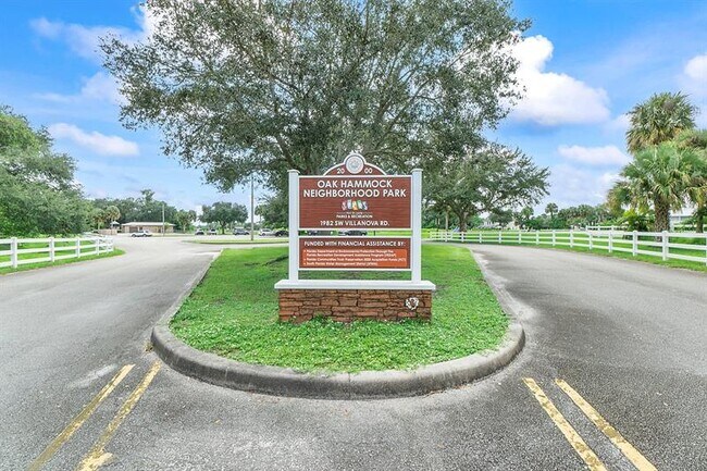 Building Photo - 2033 SW Villanova Rd