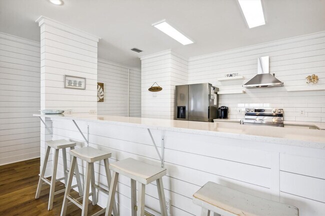 Building Photo - 8013 Surf Dr