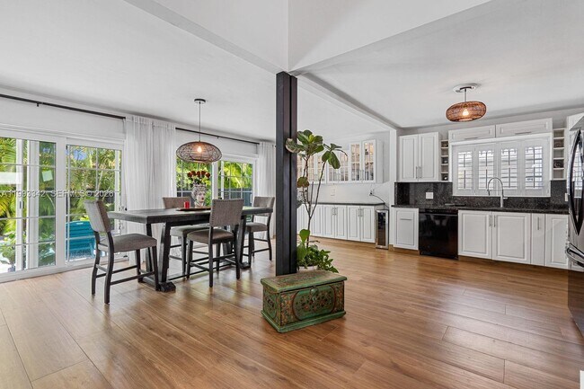 Building Photo - 9517 Bay Dr