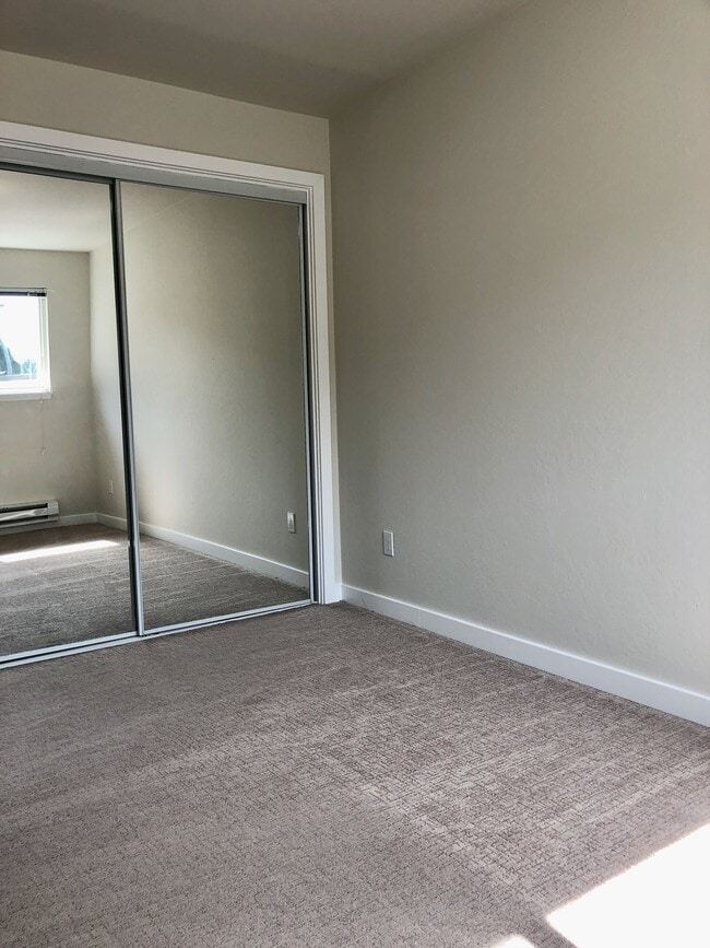 Building Photo - 3601 NE 73rd Pl