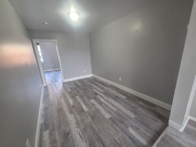 Building Photo - 23 Monroe St