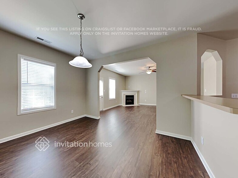 Building Photo - 711 Alberta Ct