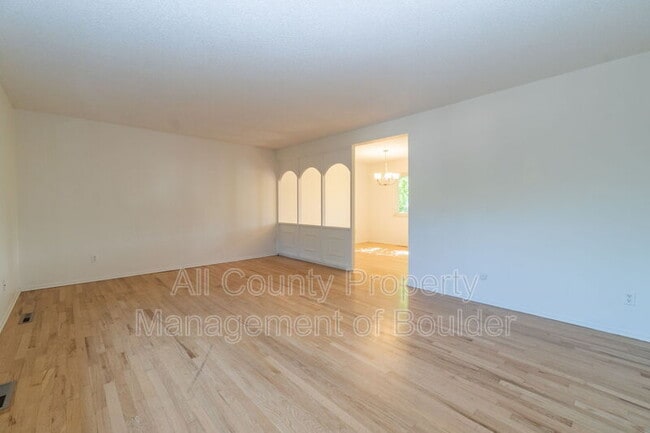Building Photo - 1530 Ithaca Dr