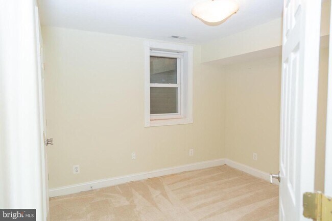 Building Photo - 500 Springvale Rd