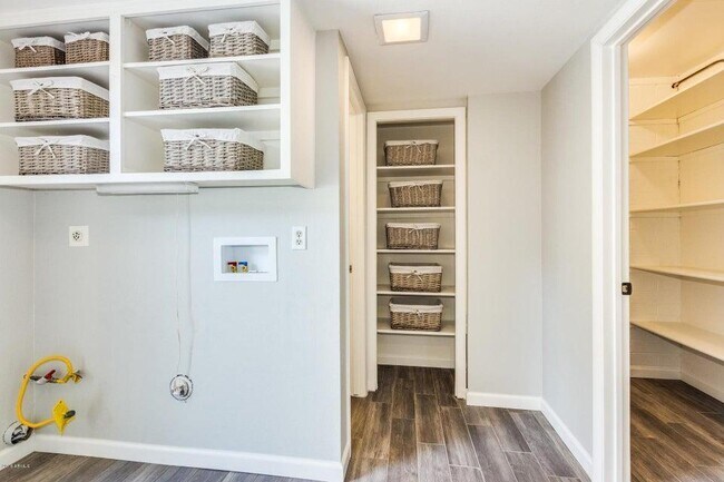 Building Photo - 2218 E Cactus Wren Dr