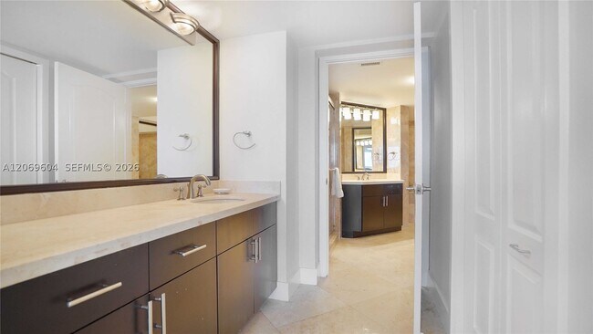 Building Photo - 5757 Collins Ave