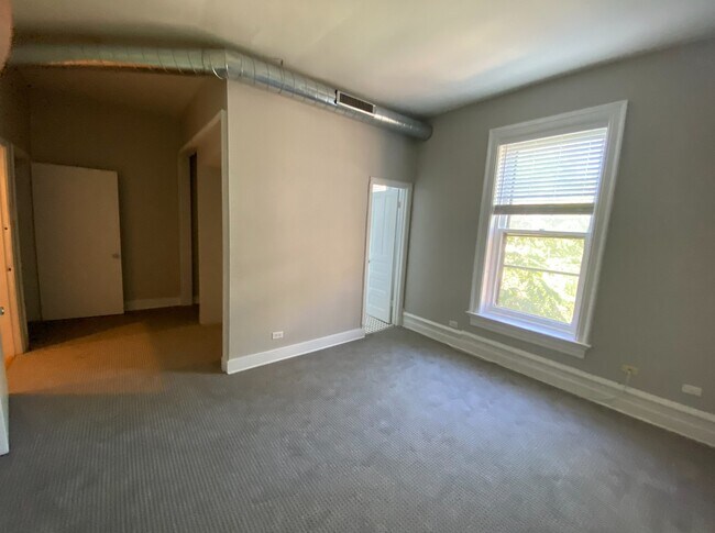 Building Photo - 2719 N Pine Grove Ave