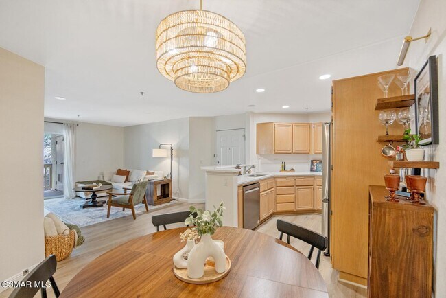 Building Photo - 5837 Oak Bend Ln