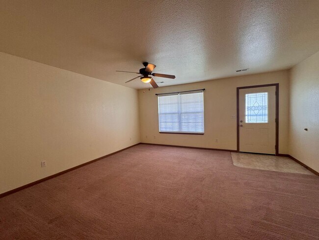Building Photo - 22585 Hollow Oak Ln