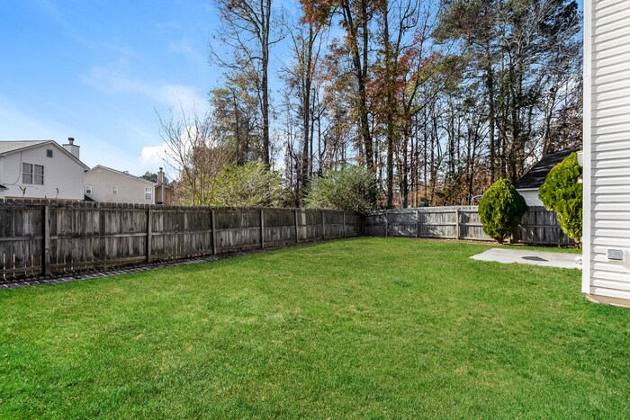 Building Photo - 2205 Oakland Spring Dr