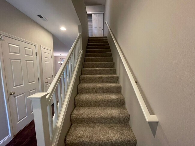 Building Photo - Super-Cute Townhouse! 3 bed + 2.5 baths w/ Fantastic Floor Plan! (A/C & Washer / Dryer included!)