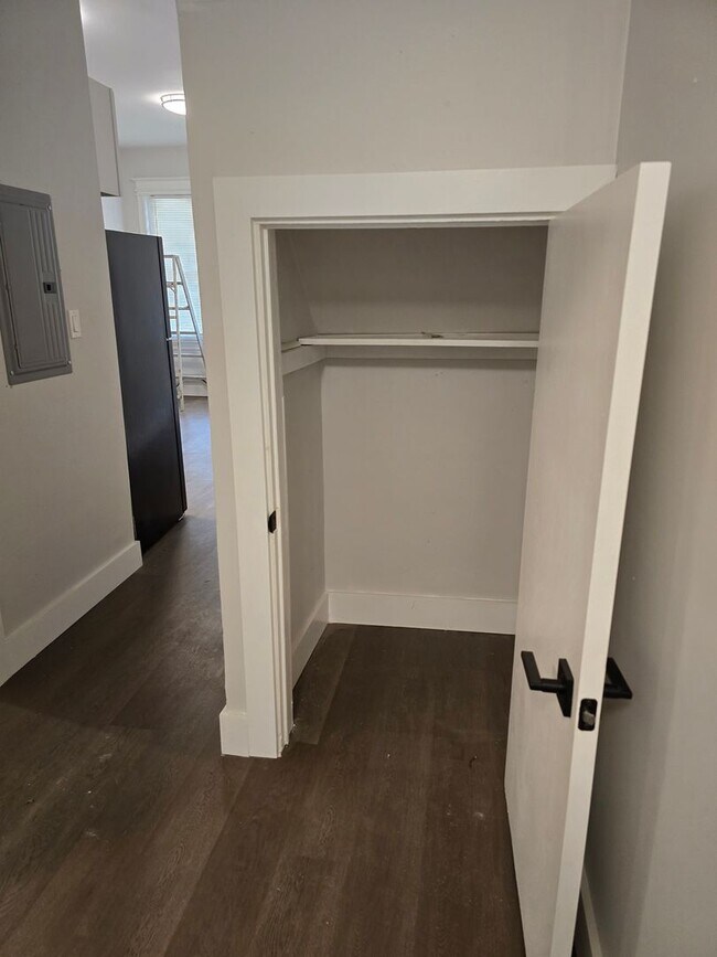 Building Photo - 1321 W Wingohocking St