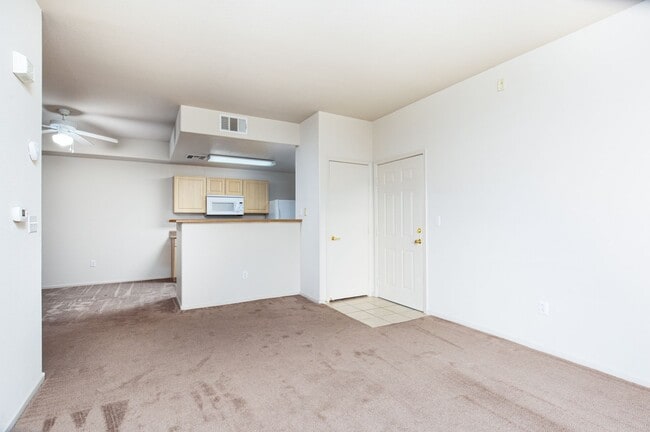 Building Photo - 1st floor unit in well maintained gated NW community with pool and spa