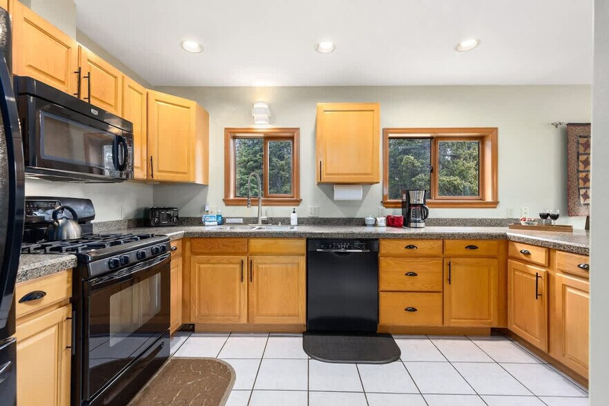 Building Photo - 103 Carroll Ln