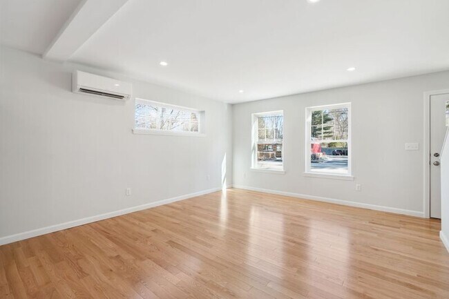 Building Photo - Cardinal Lane - 6