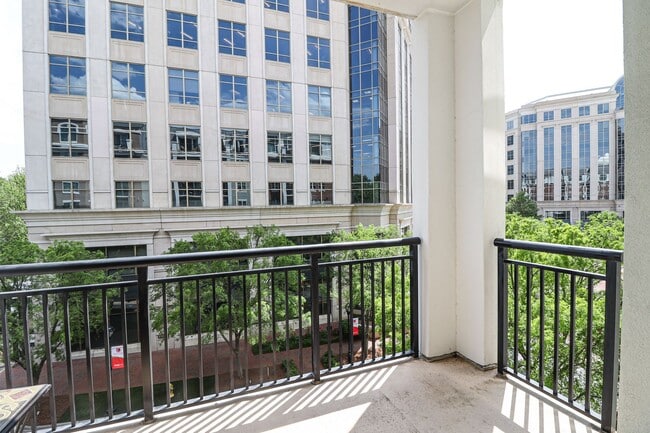 Building Photo - Piedmont Row Condo!